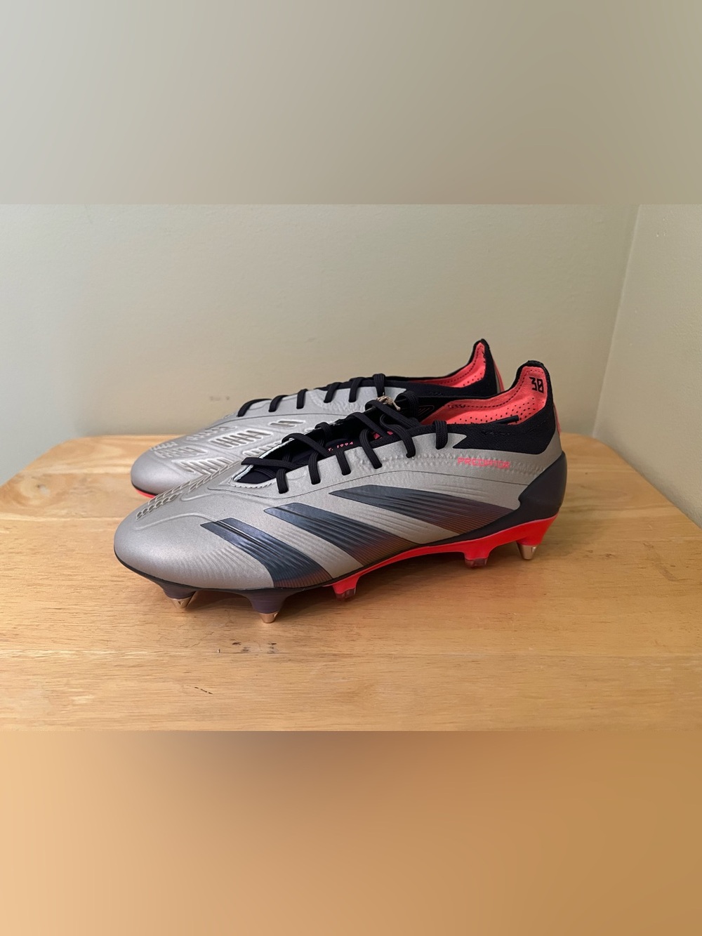 Adidas Predator Elite SG Soccer Cleats Women's 6 Grey Red ID0913